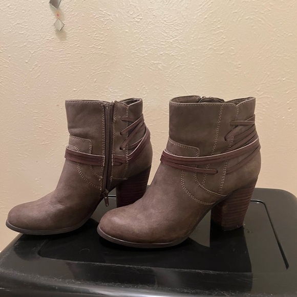 Booties. - Picture 3 of 12